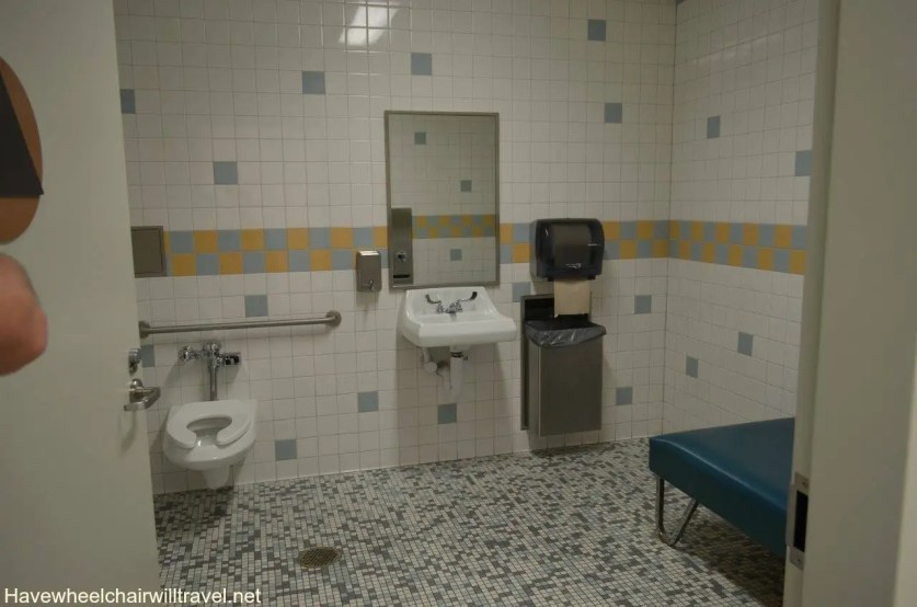 11126921_799562043462928_5135368827549430975_o.jpgbathroom