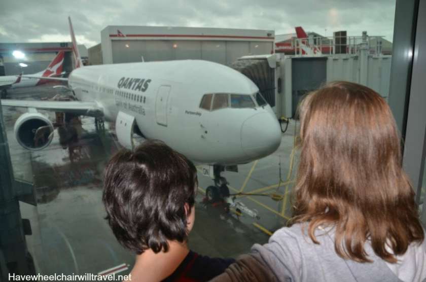 BJ and AJ admiring a Qantas plane (not the A380)