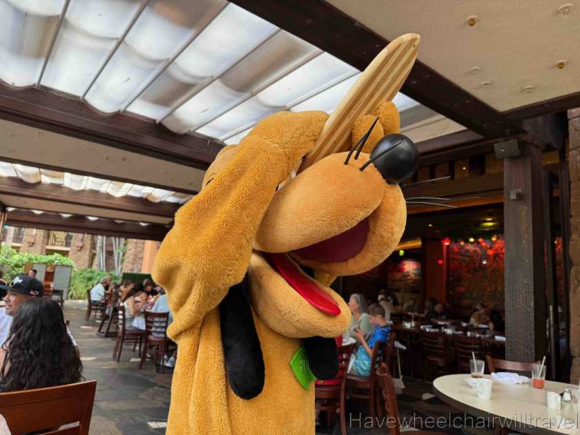 Disney Aulani Resort character breakfast & resort review