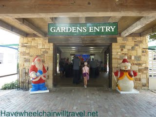 gardensxmasentrance