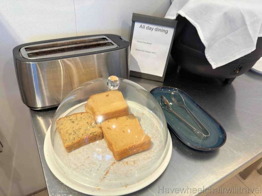 Review - Qantas International Business Class Lounge, Sydney - Have Wheelchair Will Travel