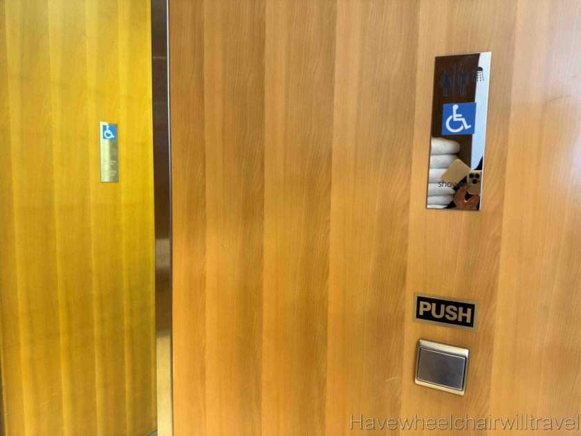 Review - Qantas International Business Class Lounge, Sydney - Have Wheelchair Will Travel