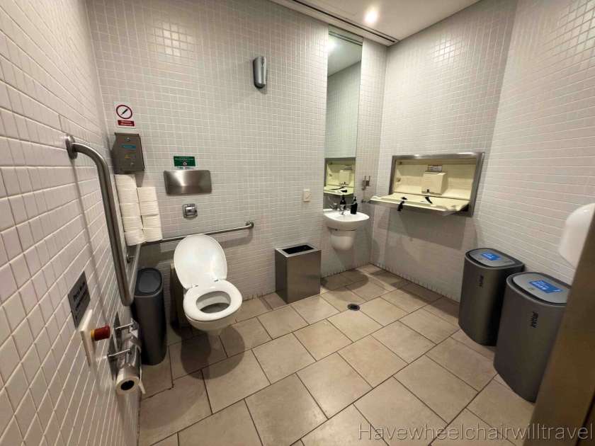 Review - Qantas International Business Class Lounge, Sydney - Have Wheelchair Will Travel