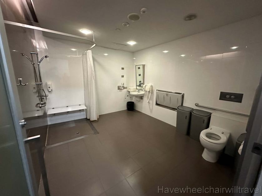 Qantas Club lounge Melbourne Domestic Airport review - Have Wheelchair Will Travel 