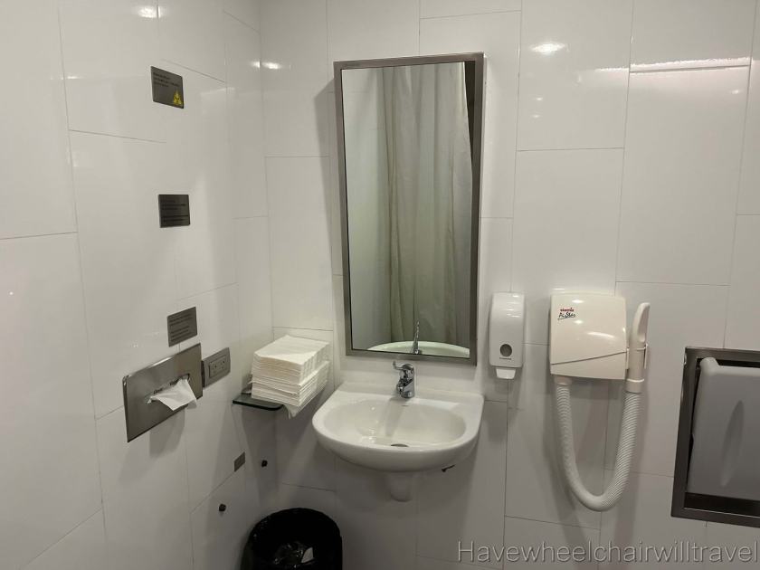 Qantas Club lounge Melbourne Domestic Airport review - Have Wheelchair Will Travel 